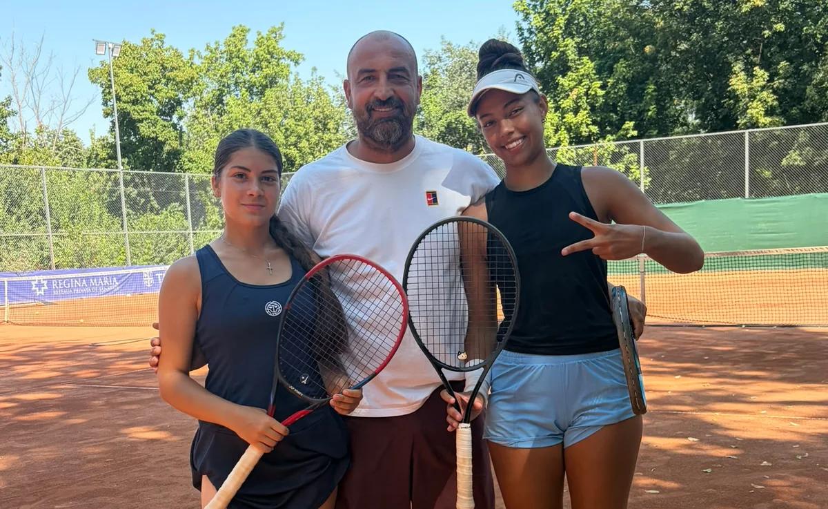 Antrenor si doua junioare la Clubul de Tenis RTC